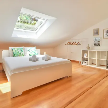 Nomad Beach House * Charneca (Setubal)